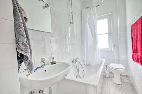 Badezimmer - Etagenwohnung mit 57,00 m² in Berlin zum Kaufen