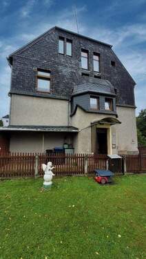 Blick seitlicher Hauseingang - 7 Zimmer Einfamilienhaus in Lengenfeld