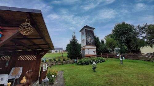 Blick in Garten zum eigenen Turm - 