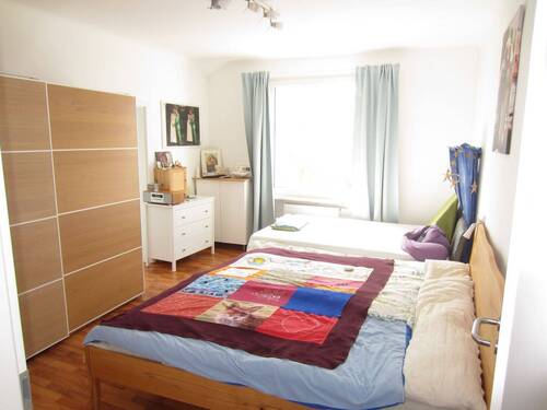 SCHLAFZIMMER MIT DIREKTEM ZUGANG ZUM BADEZIMMER - 