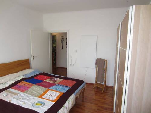 IMMER NOCH DAS SCHLAFZIMMER - 