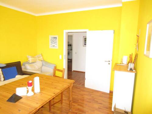 BLICK IN DAS WOHNZIMMER - 