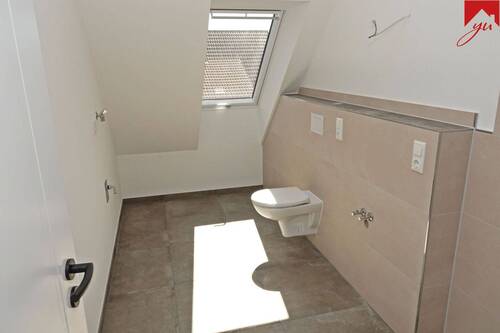 Badezimmer mit Waschmaschinenanschluss - 