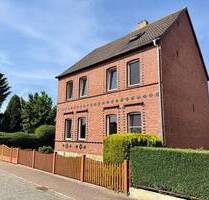 Wohnen mit Wohlfühlgarantie - Charmantes Einfamilienhaus mit Pool, Gartenidylle und vielseitigem Nebengelass in ruhiger Zentrumslage von Elster (Elbe) - Zahna-Elster