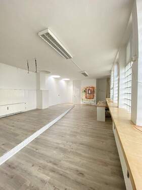 Bild 1 - Hinterhof-Loft mit Stellplätzen und direkter Anlieferungsmöglichkeit in Holthausen zu vermieten !