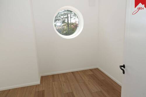 Kinderzimmer/ Büro - 