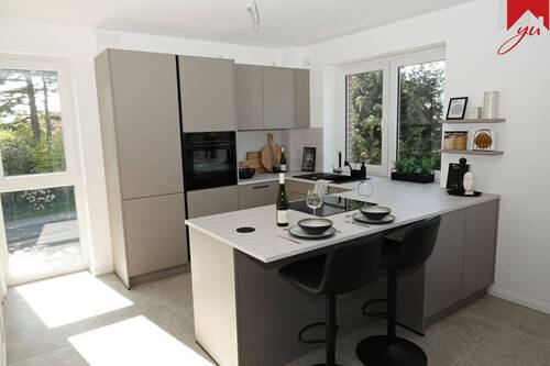 offene Küche mit hochwertiger Einbauküche - 3 Zimmer Etagenwohnung in Esens