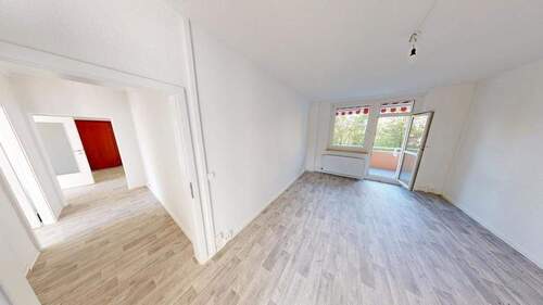 Wohnzimmer - NEU sanierte 3-Raum-Balkonwohnung mit Tageslichtbad