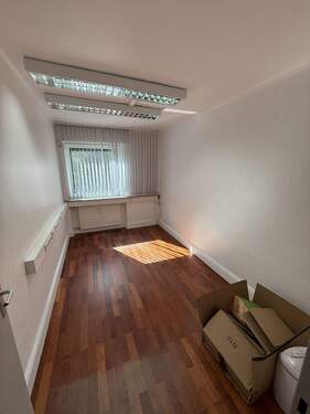 Zimmer 1 - 4 Zimmer Büro in Frankfurt am Main