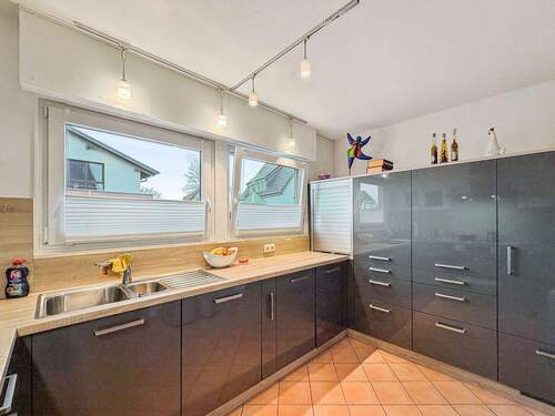 Küche - Mehrfamilienhaus, Wohnhaus mit 189,00 m&sup2; in Spenge zum Kaufen