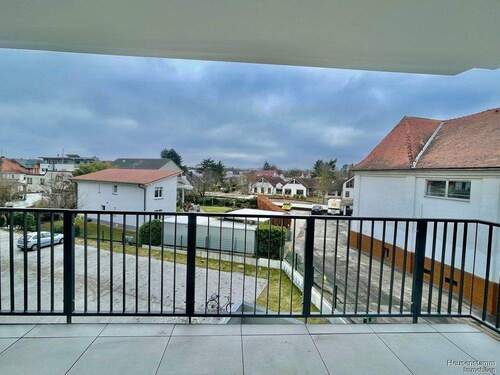 Balkon - 4 Zimmer Etagenwohnung zur Miete in Obertshausen / Hausen