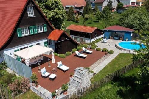 Luftbild mit Terrasse - 8 Zimmer Einfamilienhaus zum Kaufen in Stühlingen