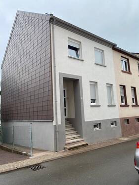 Außenansicht - 7 Zimmer Reihenendhaus zum Kaufen in Saarbrücken / Sankt Arnual