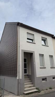 Haus Außenansicht - 7 Zimmer Reihenendhaus in Saarbrücken / Sankt Arnual