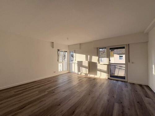 Wohnzimmer - 2 Zimmer Etagenwohnung zur Miete in Siegen / Eiserfeld