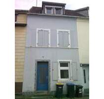 Renovierungsbedürftiges Reihenmittelhaus in Ottweiler zu verkaufen!