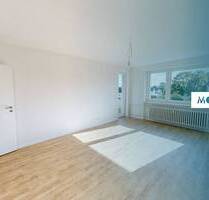 ERSTBEZUG NACH SANIERUNG: 3-Zimmer-Wohnung mit sonnigem Balkon - Neumünster Einfeld
