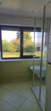 Bad mit Dusche - 