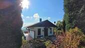 Ansicht Giebelseite/ Hauseingang - 2 Zimmer Mehrfamilienhaus, Wohnhaus zum Kaufen in Bad Brambach