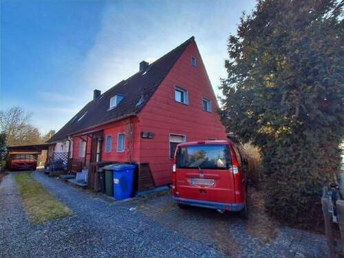 Vorderer Grundstücksteil auch als Parkplatz nutzbar - 