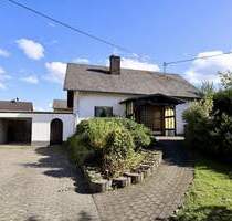 Solides Einfamilienwohnhaus in ruhiger Wohngegend mit Garten und zwei Garagen - Dohr