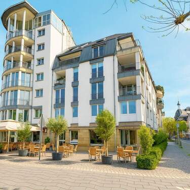 Außenansicht - Ladenlokal mit großen Terrassen, Theke und Kühlhaus in attraktiver Rheinlage