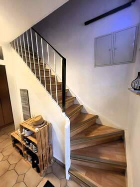 Treppenaufgung zur Wohnung.jpg - 2 Zimmer Etagenwohnung zur Miete in Rückersdorf