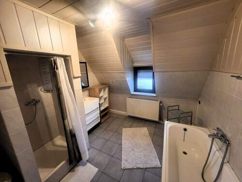 Bad Bild 1.jpg - 2 Zimmer Etagenwohnung in Rückersdorf