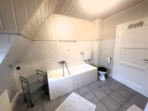 Bad Bild 2.jpg - Etagenwohnung mit 77,00 m² in Rückersdorf zur Miete