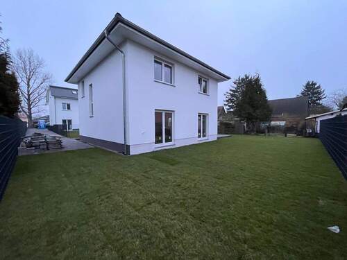 Hofseite - Einfamilienhaus mit 154,00 m&sup2; in Berlin zum Kaufen