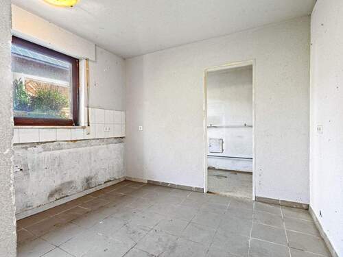 Küchenbereich mit Zugang Speisekammer - 