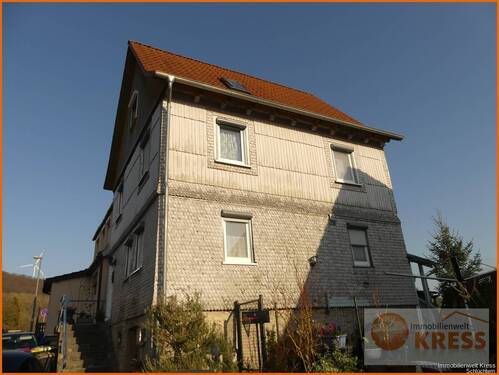Bild 1 - DHH mit kleinem Garten, zwei PKW-Stellplätzen, sonnigem Balkon und ruhiger Lage in Elm.