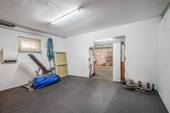 großer Keller mit Hobbyraum - 
