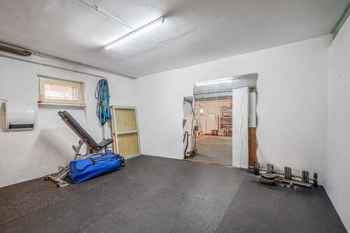großer Keller mit Hobbyraum - 