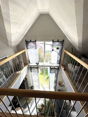 Galerie mit Blick in den Wohnbereich - 