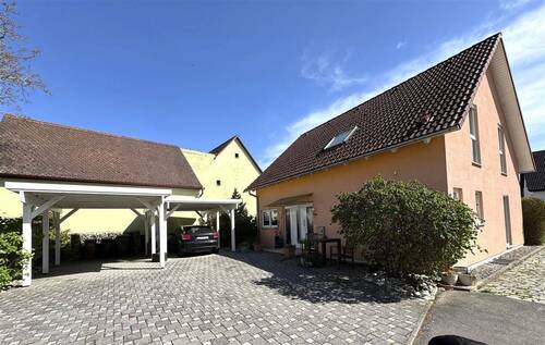 Einfamilienhaus mit je 2 Carports & Stellplätzen - 3 Zimmer Einfamilienhaus zum Kaufen in Ansbach