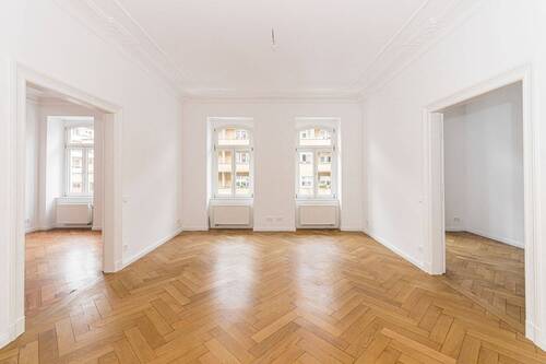 Wohnzimmer - 4-Zimmer Altbauwohnung mit Charme und Südbalkon