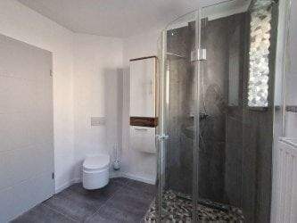 mit großer Dusche - 