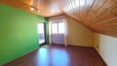 Weiteres Kinderzimmer mit Balkonzugang - 