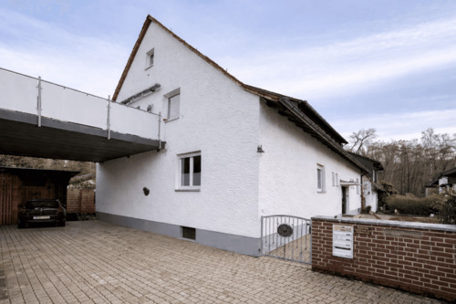 Hauseingang - 5 Zimmer Etagenwohnung zum Kaufen in Bubenreuth