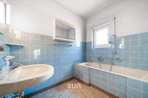 BADEZIMMER MIT TAGESLICHT - 