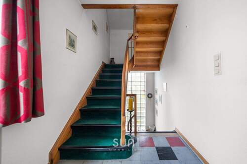 TREPPENHAUS MIT TAGESLICHT - 