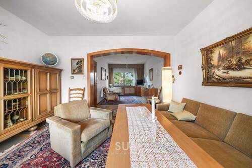 LICHTDURCHFLUTETES WOHNZIMMER - Einfamilienhaus mit 180,00 m² in Oberursel (Taunus) zum Kaufen