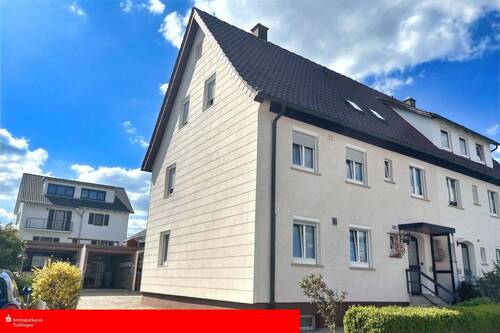 Vorder-/Seitenansicht - Große DoppelhaushälfteZweifamilienhaus mit Garage in Trossingen