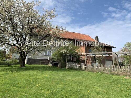 Ansicht Rückseite mit Hühnerauslauf - 7 Zimmer Einfamilienhaus in Delligsen / Varrigsen
