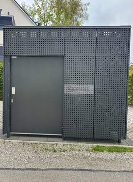 Fahrrad und Mülltonnenhaus - 