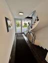 Treppenhaus EG mit Treppenabgang zum KG - 4 Zimmer Etagenwohnung in Bergkirchen