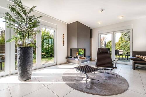 Wohnzimmer mit zwei Terrassen (EG) - 