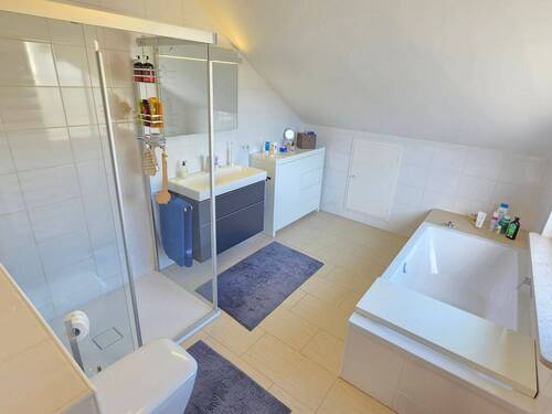 Helles Badezimmer - 