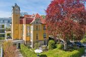 Bild 1 - Historisch und trotzdem modern: Fünfzimmerwohnung barrierefrei mit großem Sonnengarten